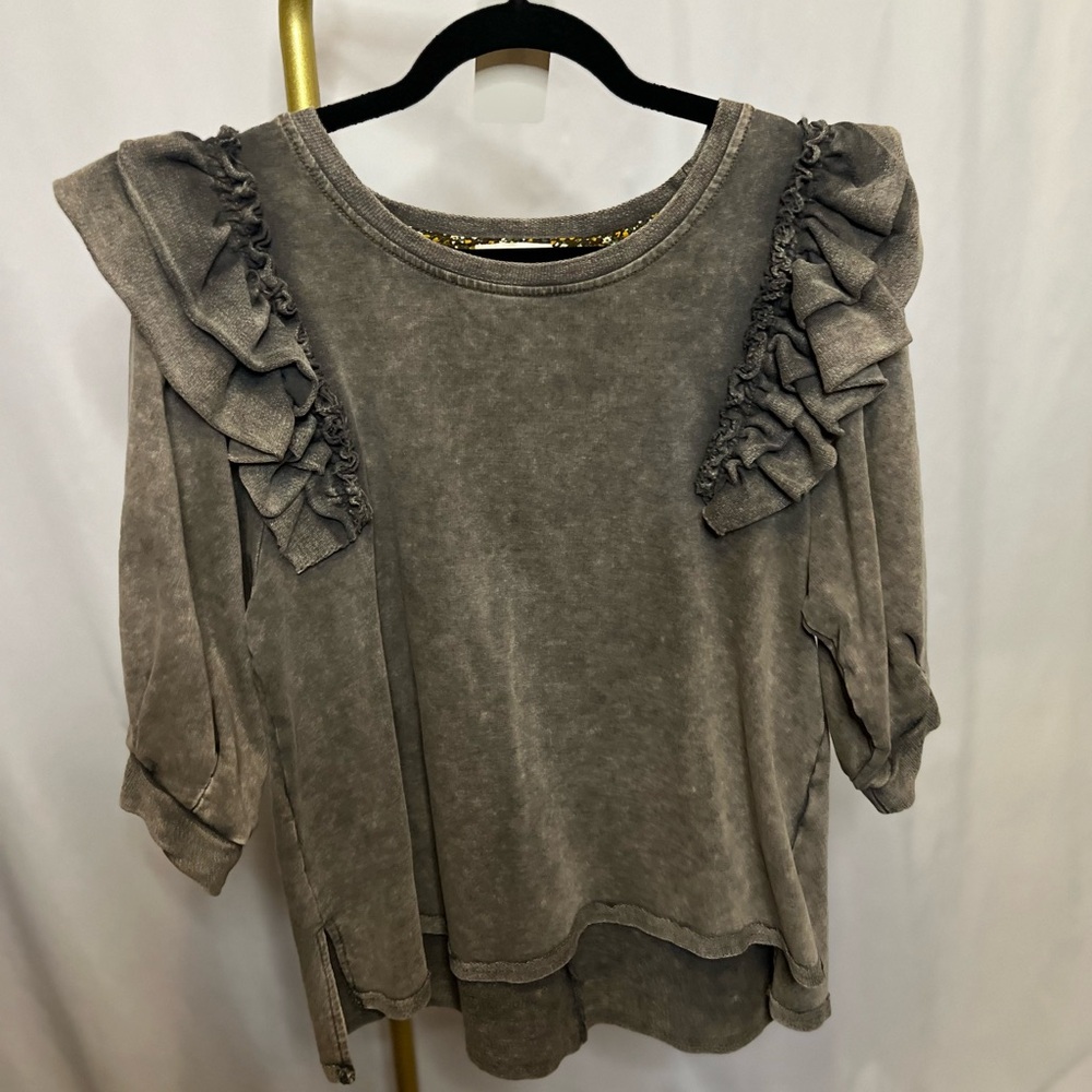 Umgee charcoal color sweatshirt with ruffle size medium (B4) - Picture 3 of 5